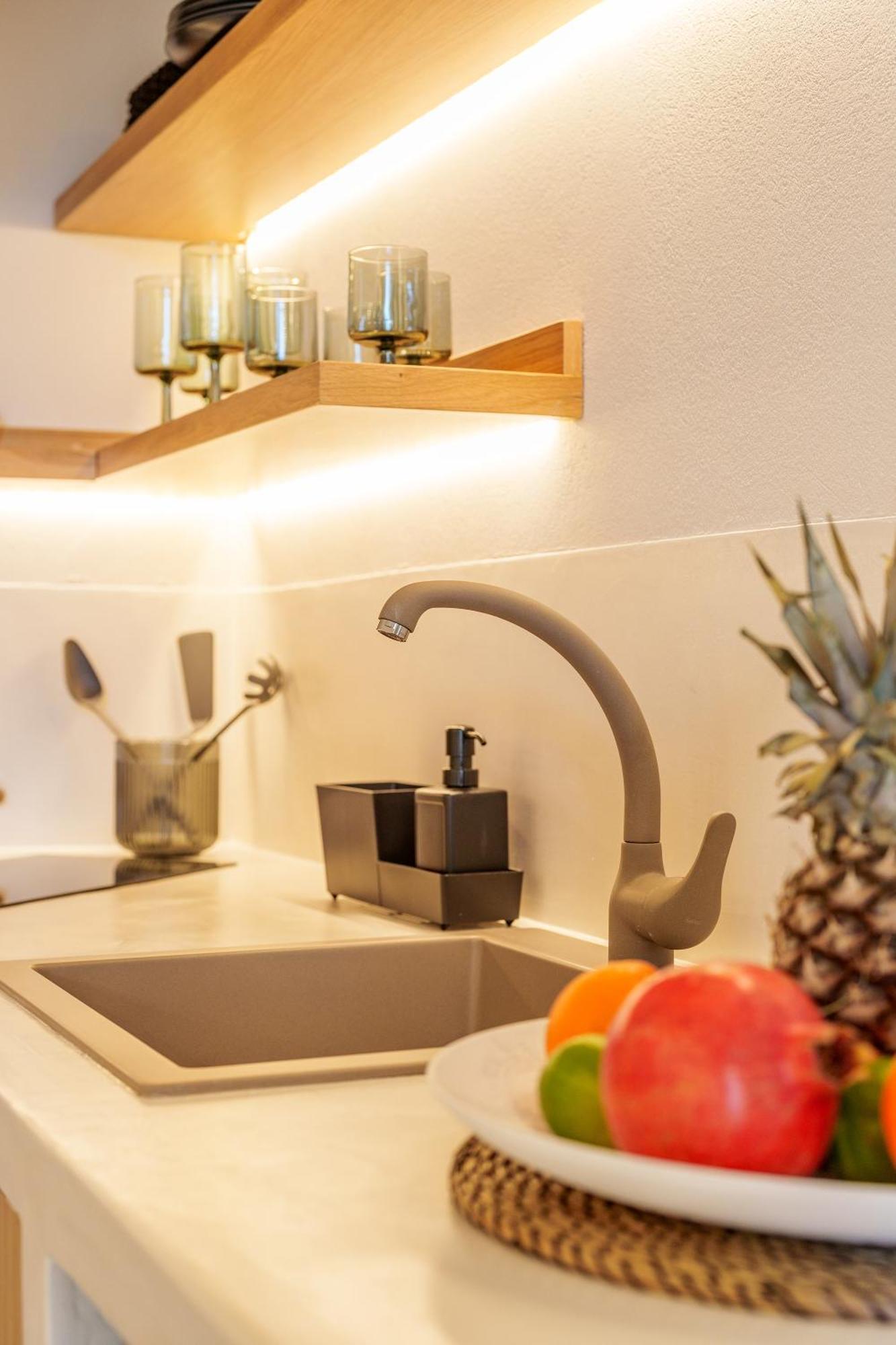 Sugarwhite Suites With Private Not Heated Pool Emporio  Eksteriør billede